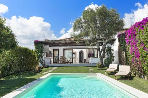 Swimming pool and upper floor patio